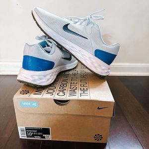 Nike Men’s Revolution 6, size 10.5, Wide 4E.
